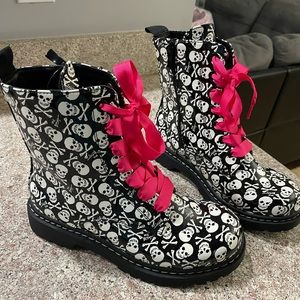 Betsey Johnson Skull Combat Boots Size 8